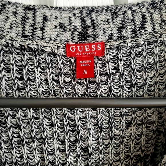 GUESS fall/winter sweater, cozy and warm - Picture 3 of 3